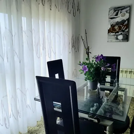 Piso Amplio De 3 Habitaciones, 2 Banos, Ascensor Y Parking