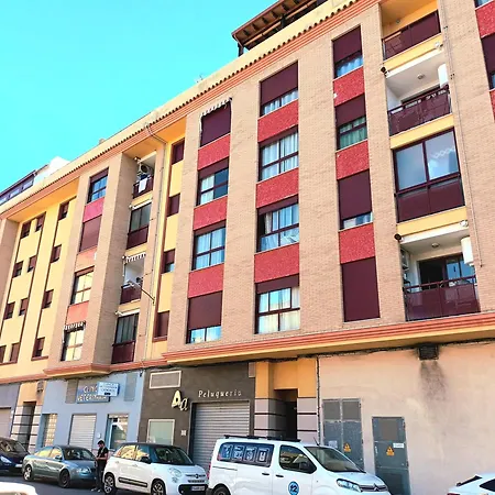 Piso Amplio De 3 Habitaciones, 2 Banos, Ascensor Y Parking