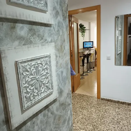 Piso Amplio De 3 Habitaciones, 2 Banos, Ascensor Y Parking *