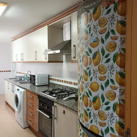 Piso Amplio De 3 Habitaciones, 2 Banos, Ascensor Y Parking
